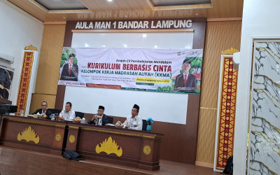 MAN 1 Pesawaran Ikuti Bedah CP Pembelajaran Mendalam Kurikulum Berbasis Cinta